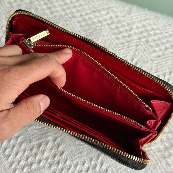Cuyana Pebbled Leather Long Zip Continental Wallet Black/Red, VGUC, Has Monogram - Picture 9 of 13